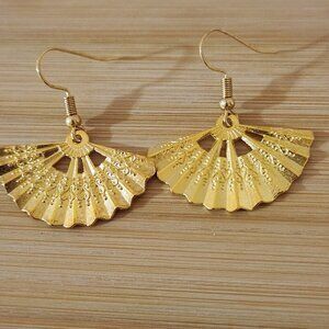 Hand Crafted Pierced Earrings Fan Gold Metal